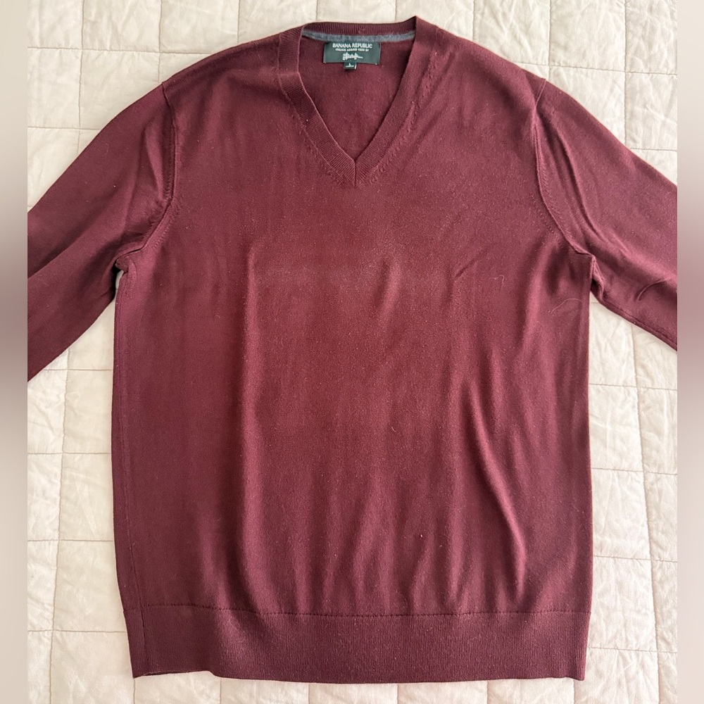 Banana Republic - Size L - Men's Deep Red V-Neck Sweater
